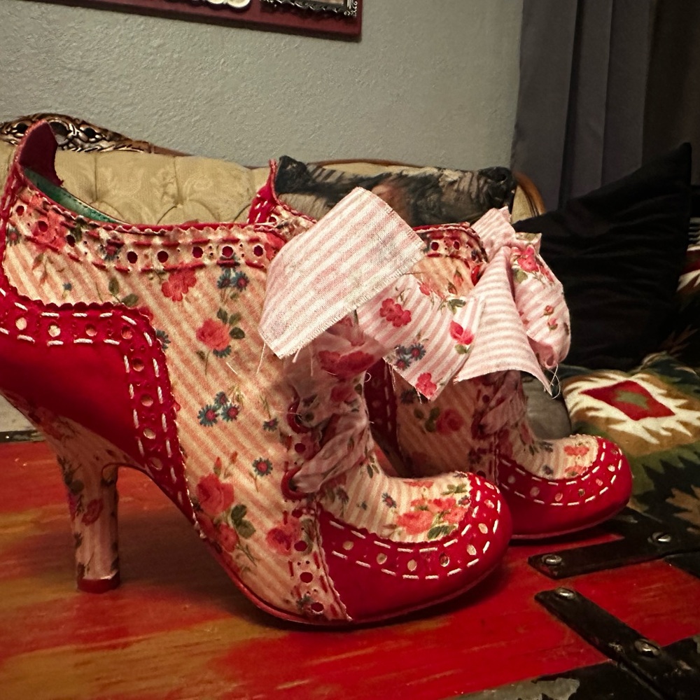 Irregular Choice Red Floral Heels with Bow - Picture 3 of 13